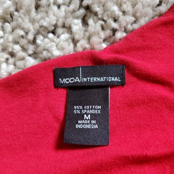 Moda International Built-in Bra Asymmetrical Top Women's Size Medium in Red - Picture 4 of 5